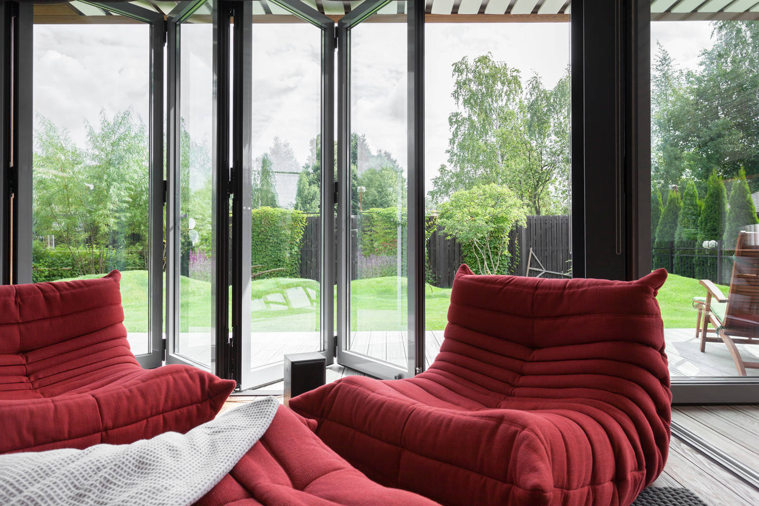 Проект недели: Пристройка для загородного отдыха с огородом на крыше