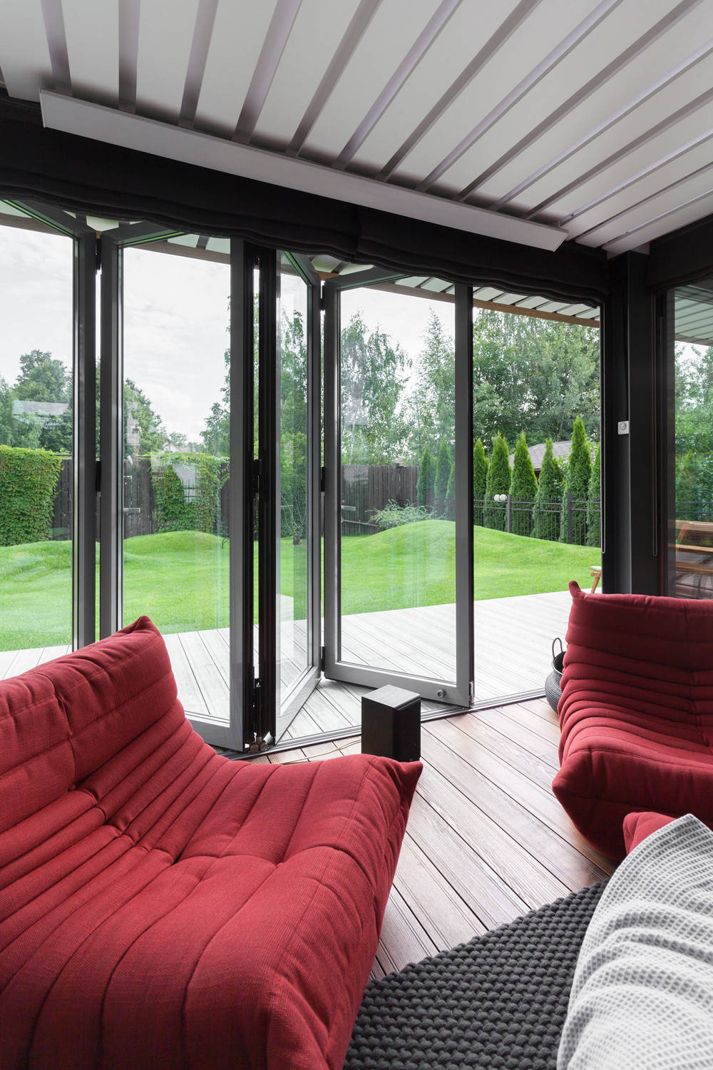 Проект недели: Пристройка для загородного отдыха с огородом на крыше