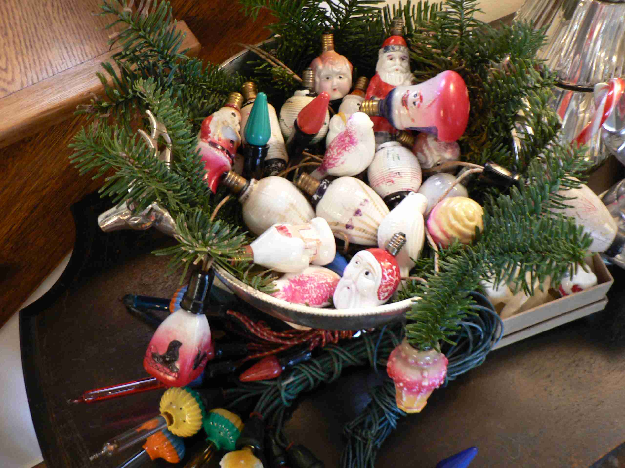 Хороший вопрос: Как хранить елочные игрушки и гирлянды