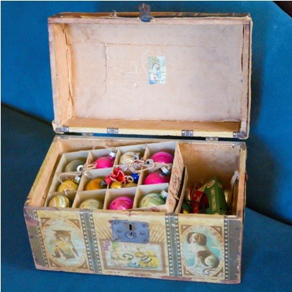 Хороший вопрос: Как хранить елочные игрушки и гирлянды