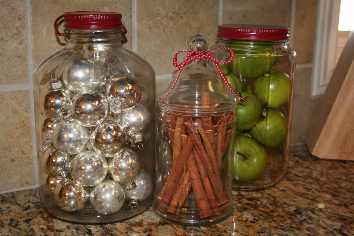 Хороший вопрос: Как хранить елочные игрушки и гирлянды