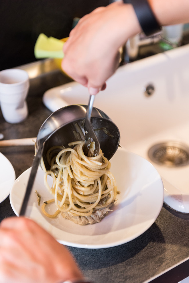 Микротренд: Званые ужины для незнакомцев — зачем?