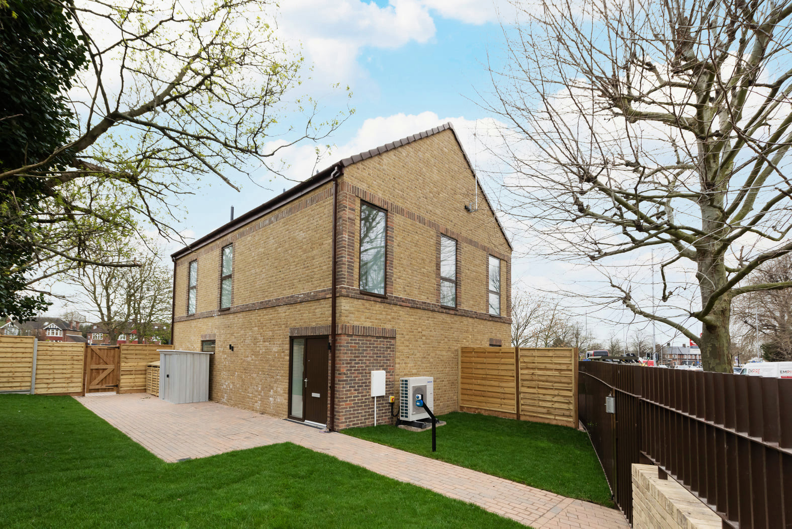 Есть вопрос: Что делает наши дома счастливыми. А что — наоборот