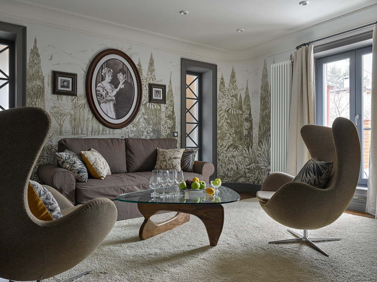 Проект недели: «Обнимающая гостиная» 20 кв. м с кипарисами и чайками