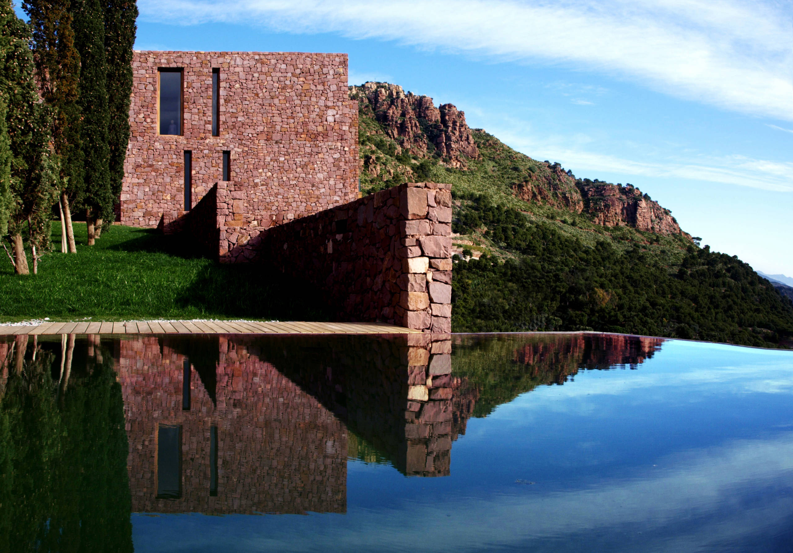 Их не забудешь: 12 ярких фасадов со всего света