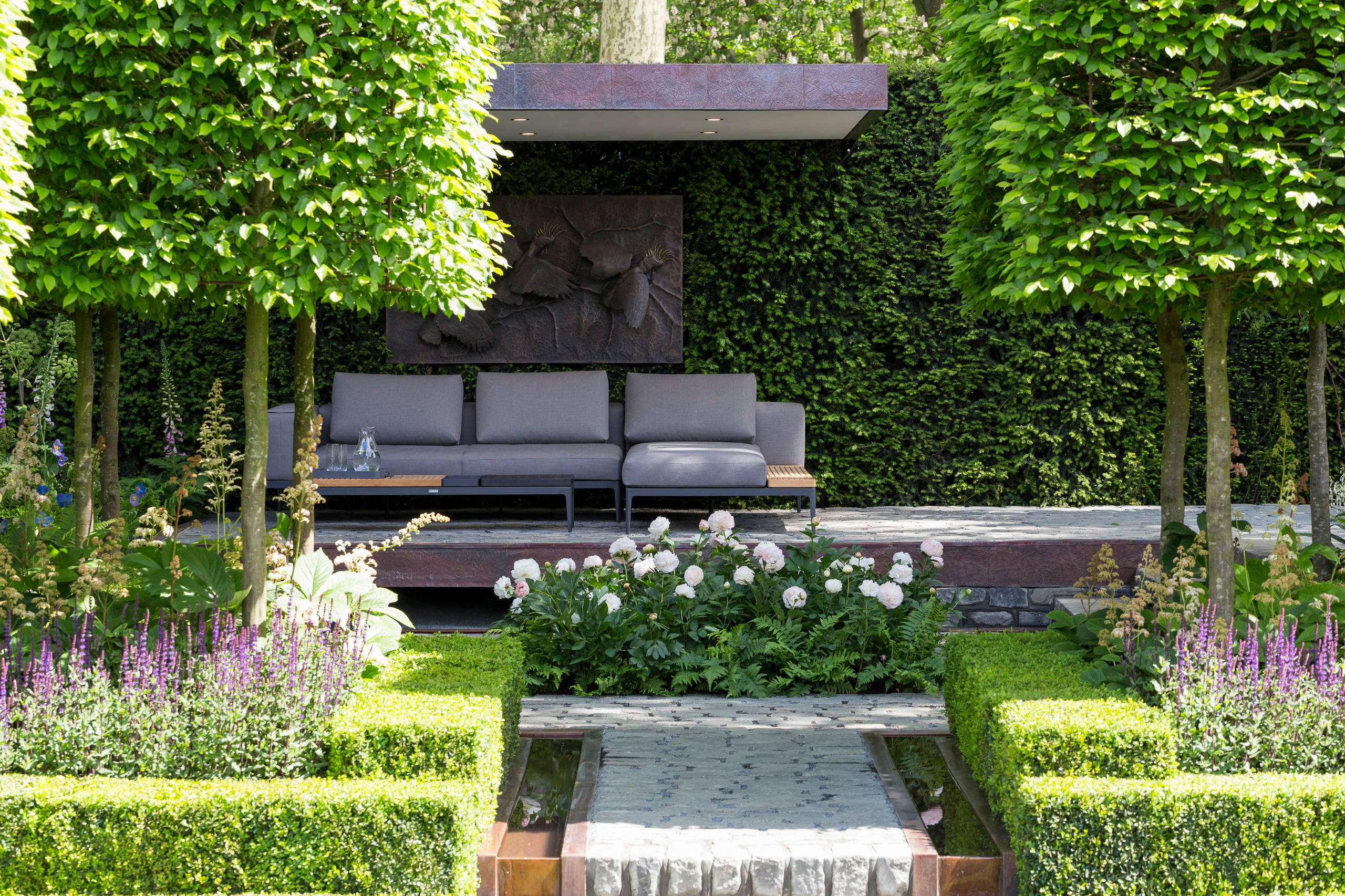 Выставка в Челси: Тихий оазис среди зарослей самшита