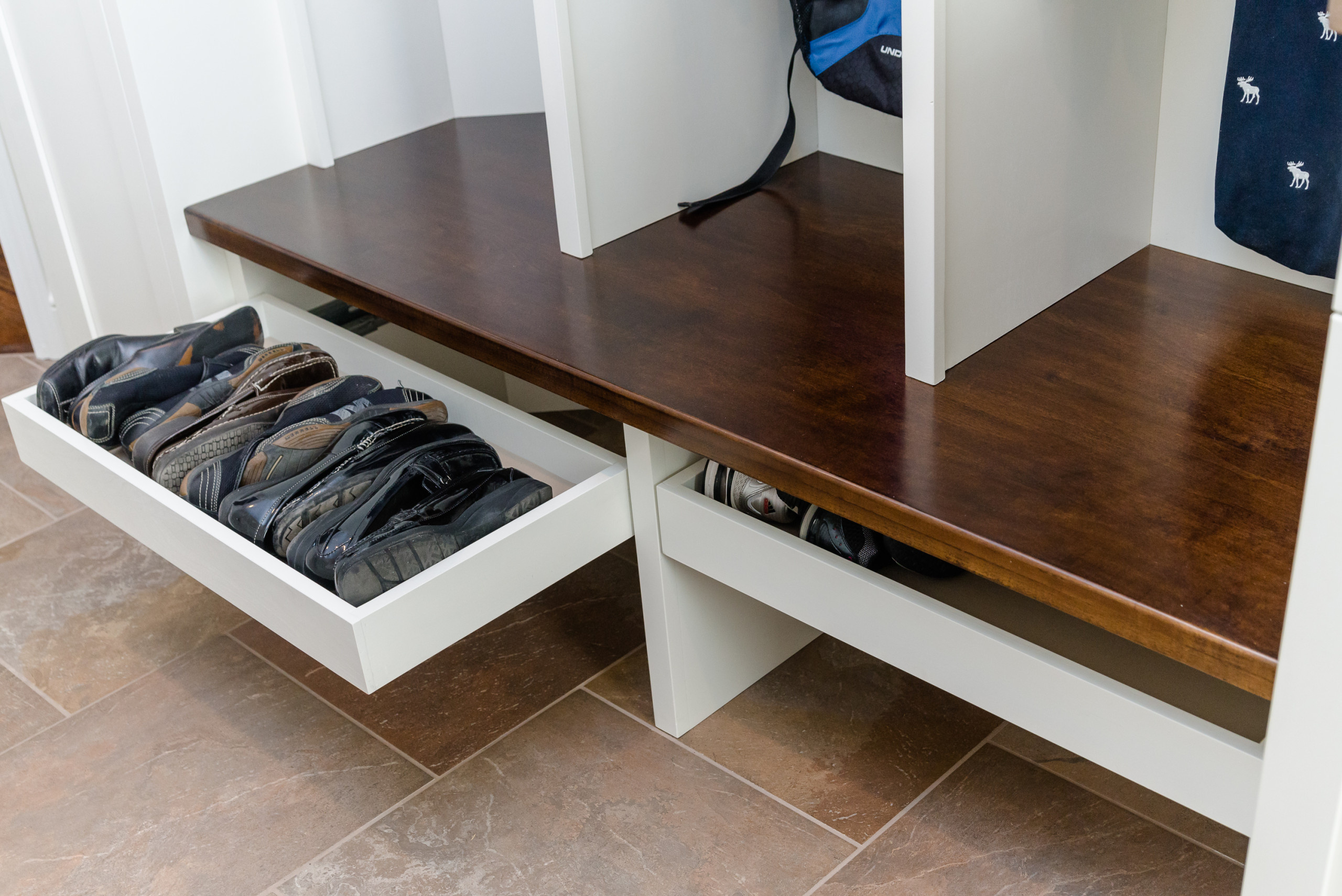 Раз и навсегда: Как организовать хранение обуви — идеи и варианты