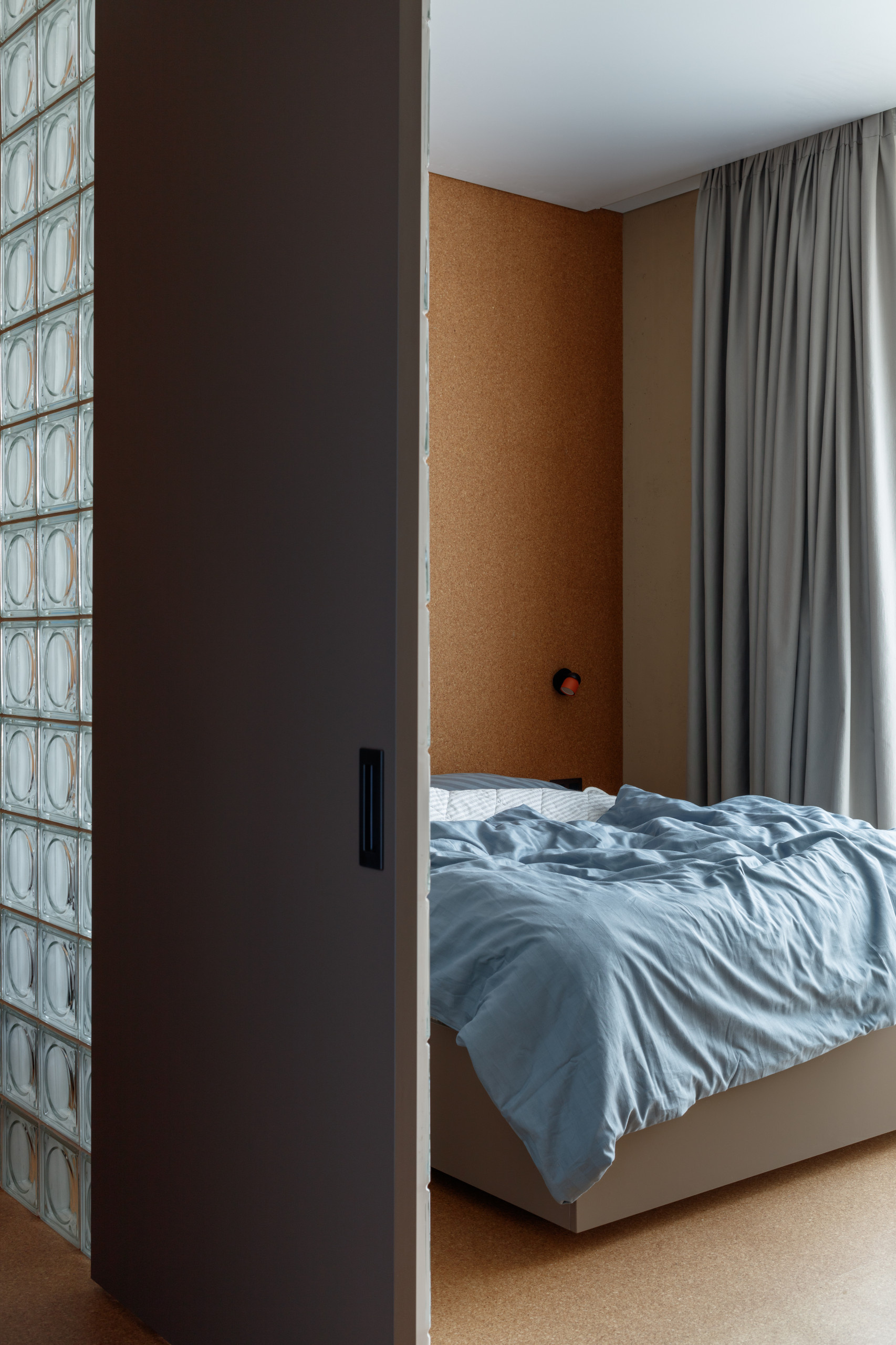 Houzz тур: Апартаменты 40 кв. м – из пробки и стеклоблоков