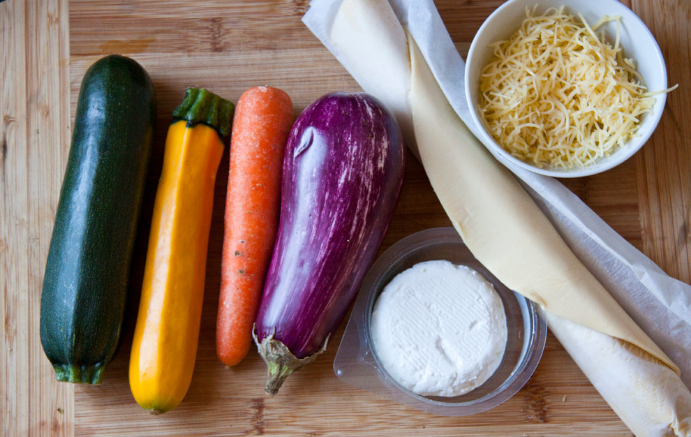 Рецепт: Овощной пирог с цветами из баклажанов и кабачков