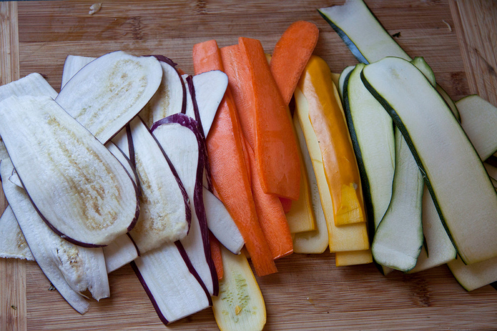 Рецепт: Овощной пирог с цветами из баклажанов и кабачков