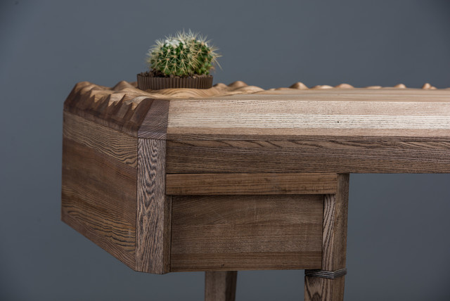 Портрет: Столешница-пустыня и кресла-хамелеоны Екатерины Любимовой