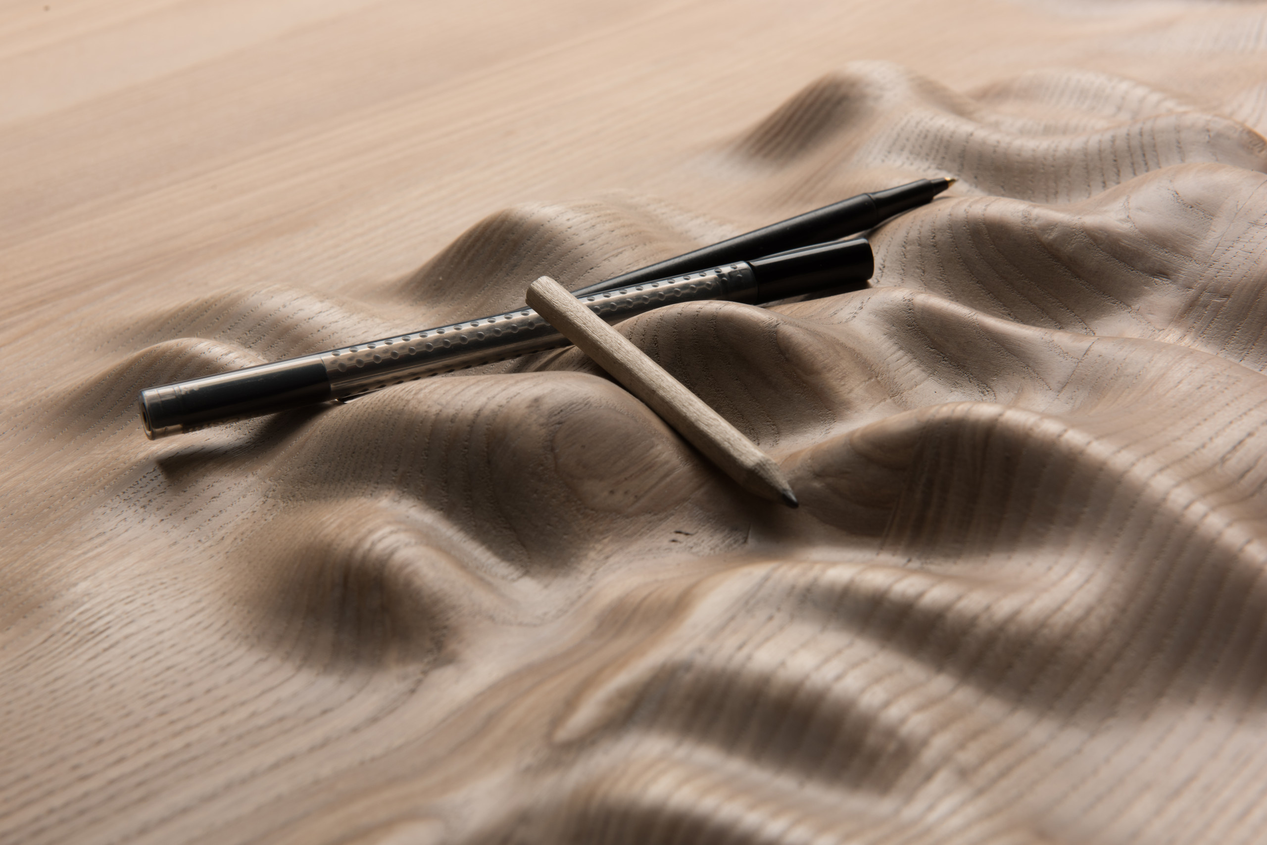 Портрет: Столешница-пустыня и кресла-хамелеоны Екатерины Любимовой