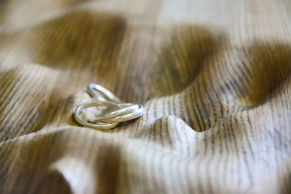 Портрет: Столешница-пустыня и кресла-хамелеоны Екатерины Любимовой