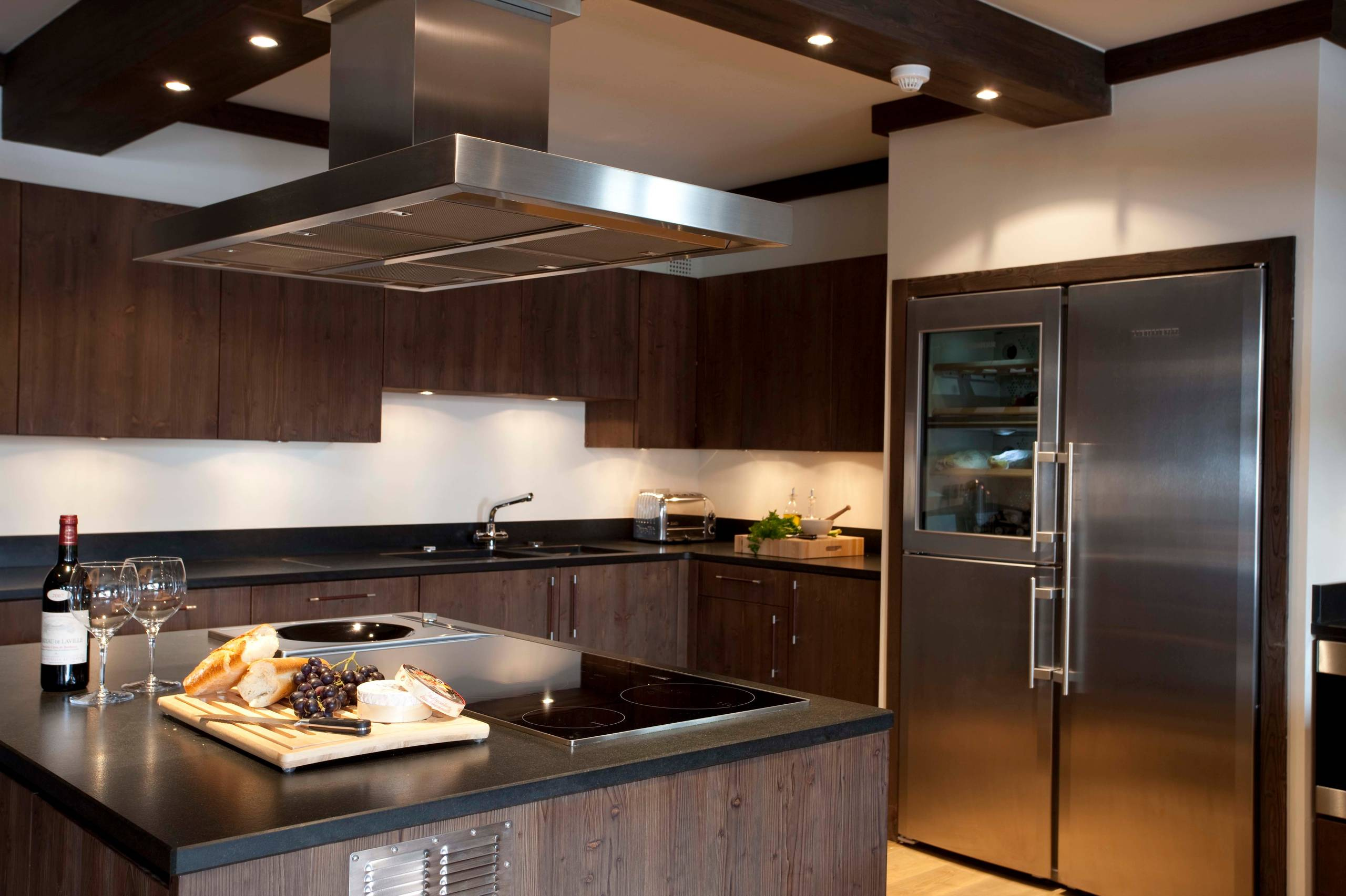 Houzz Франция: Горнолыжное шале с фактурными стенами