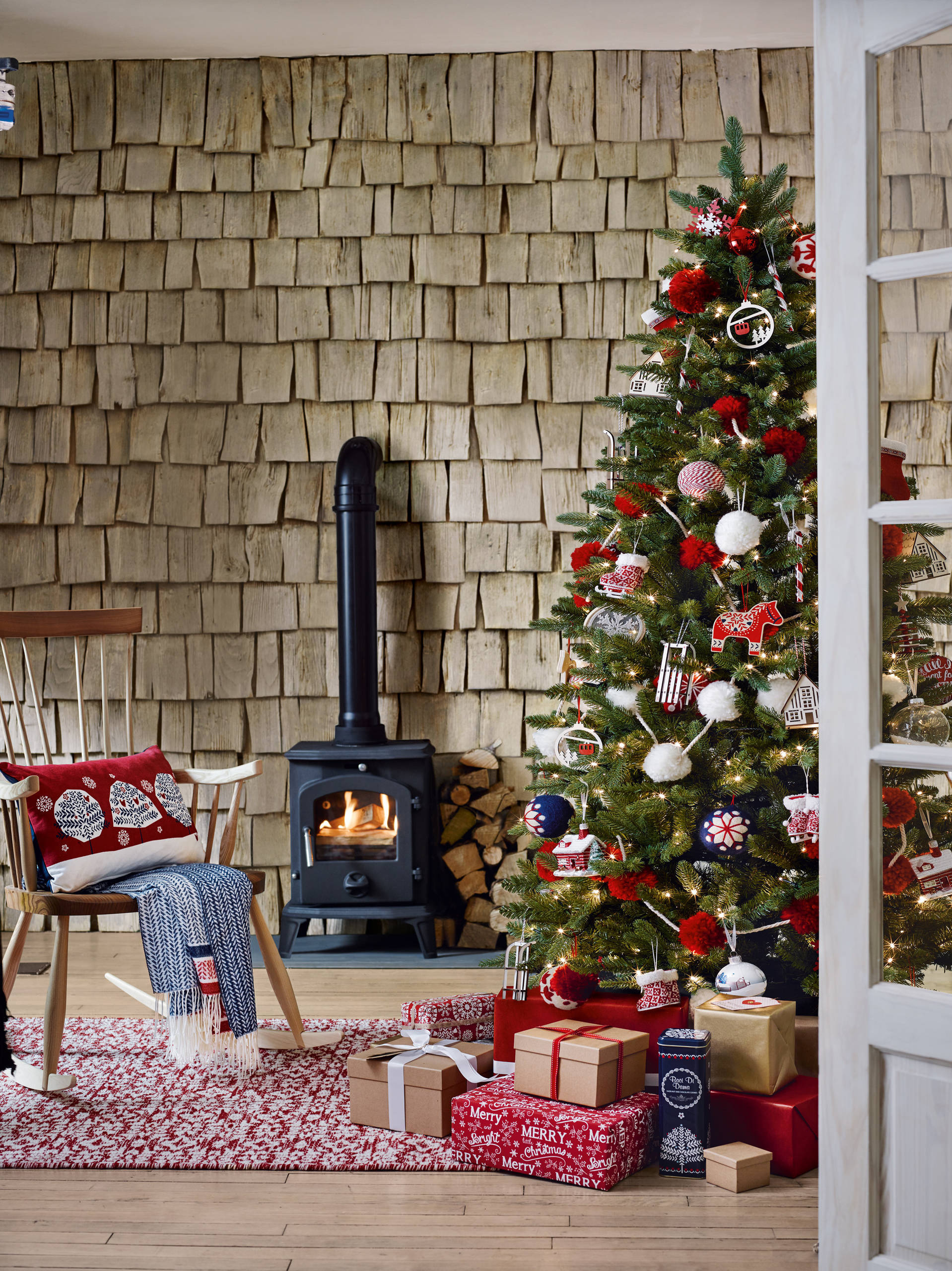 Фотоохота: 38 новогодних ёлок со всего света