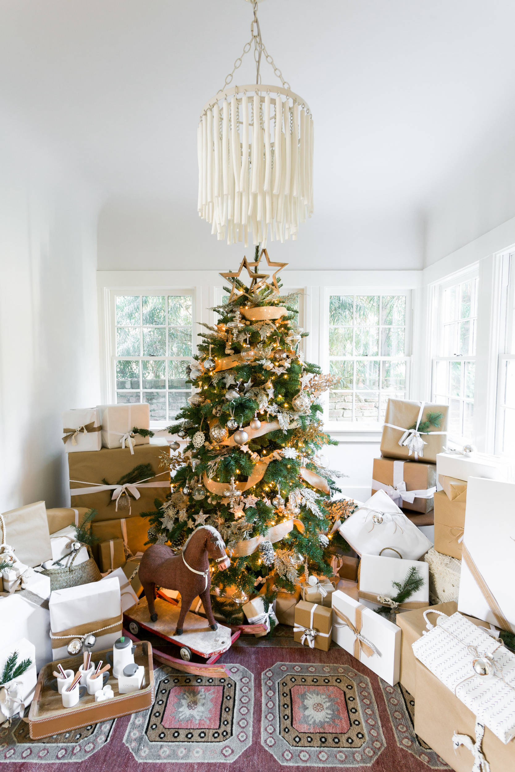 Фотоохота: 38 новогодних ёлок со всего света