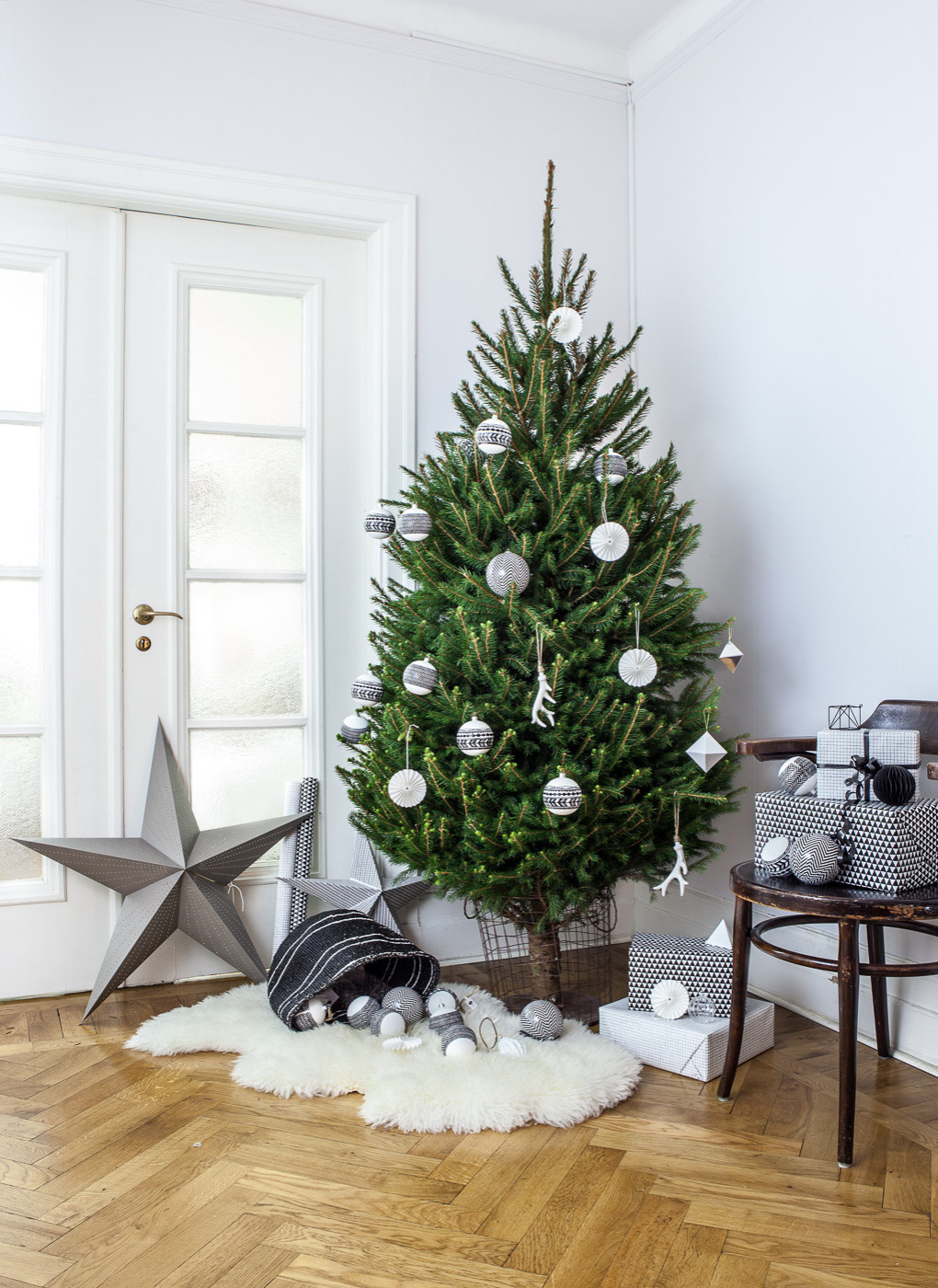 Фотоохота: 44 идеи, как украсить ёлку в этом году