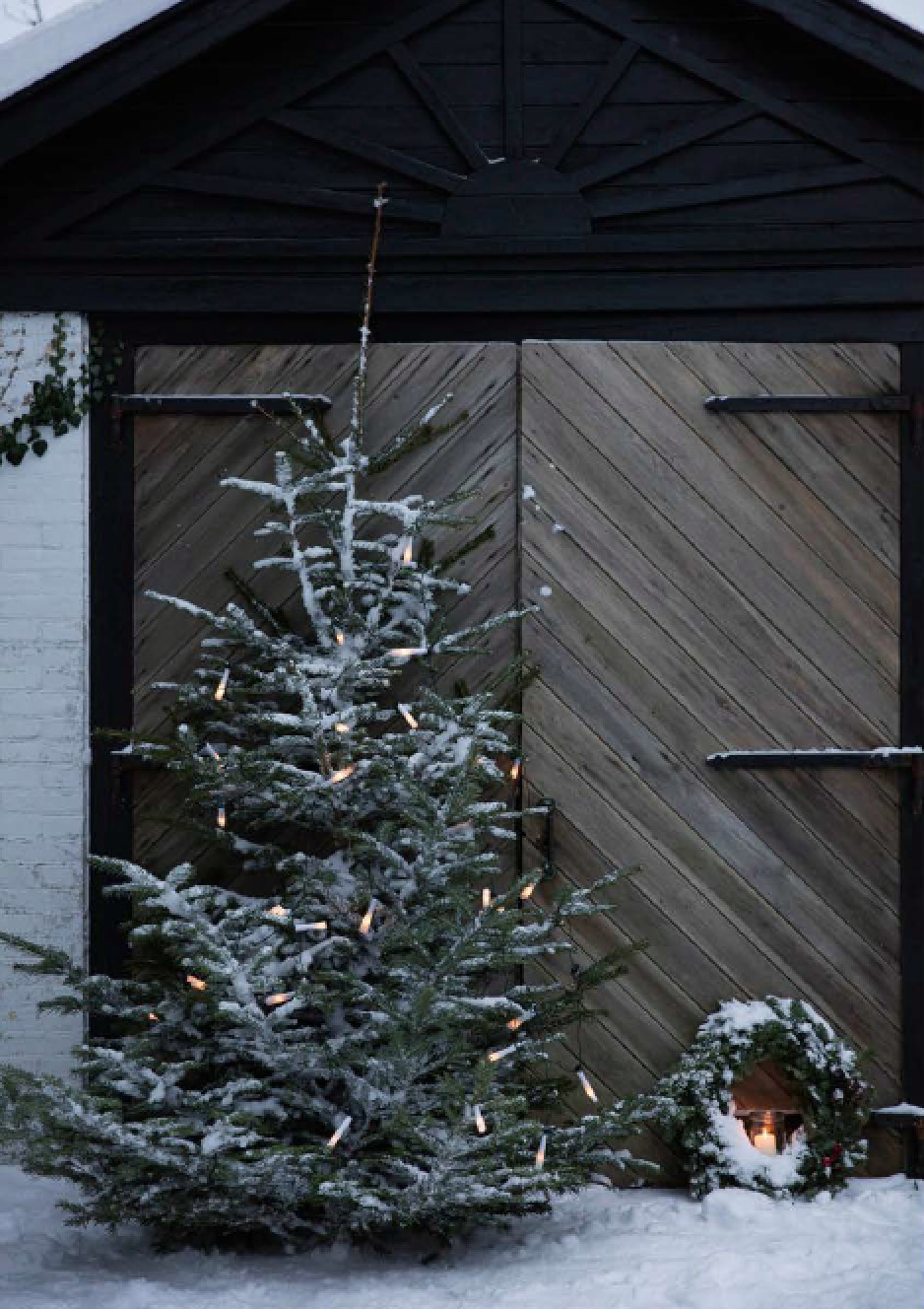 Фотоохота: 38 новогодних ёлок со всего света