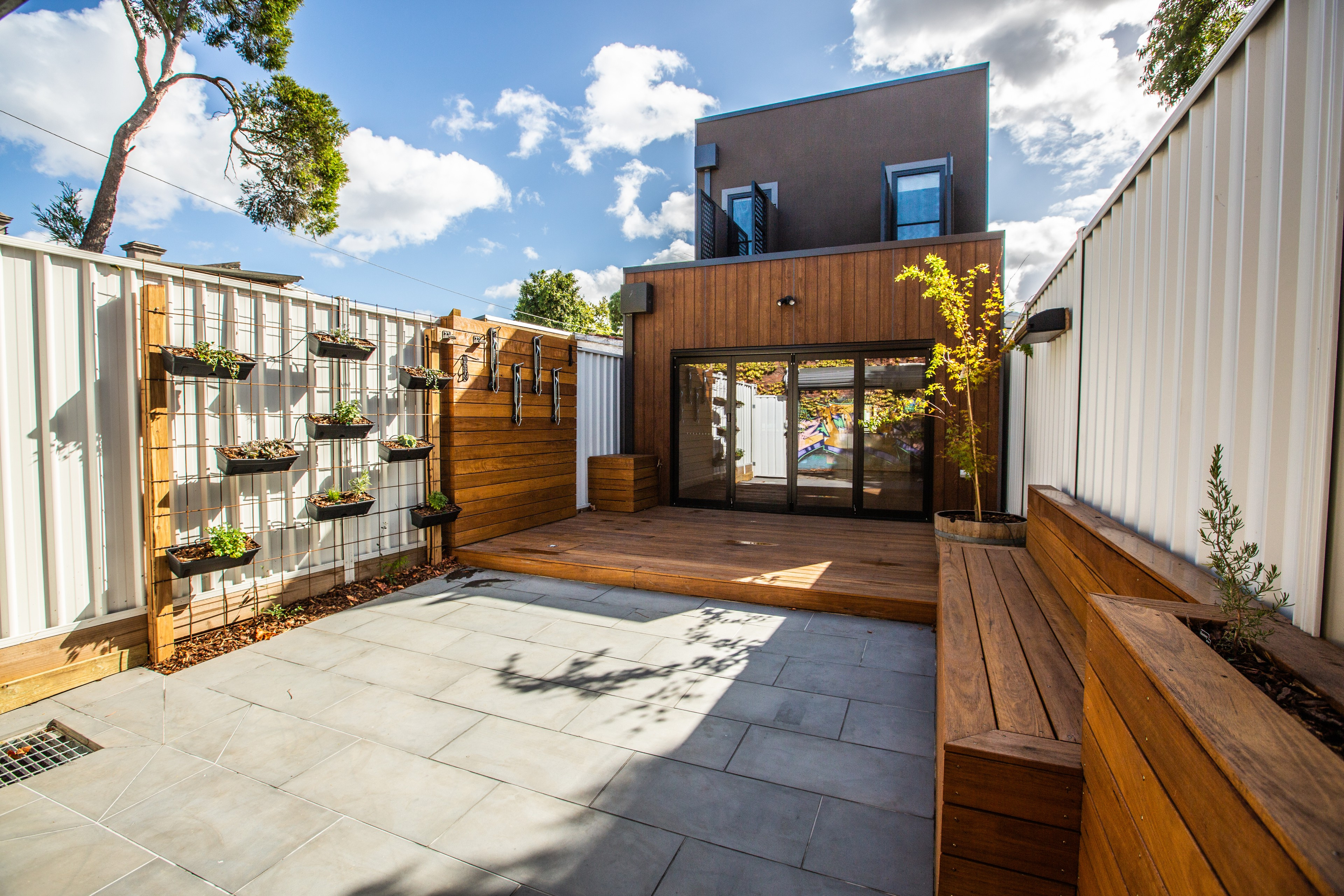 14 домов с пристройками, которых не видно с улицы