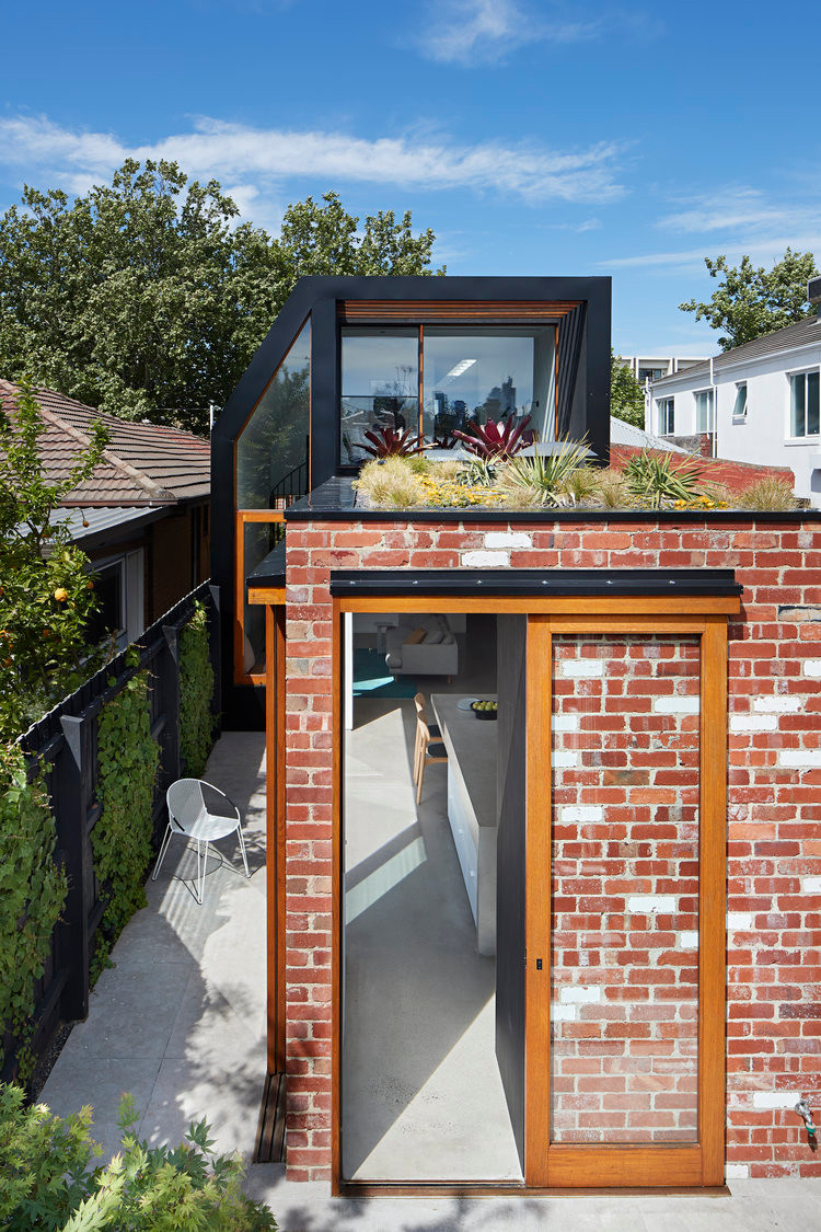 14 домов с пристройками, которых не видно с улицы