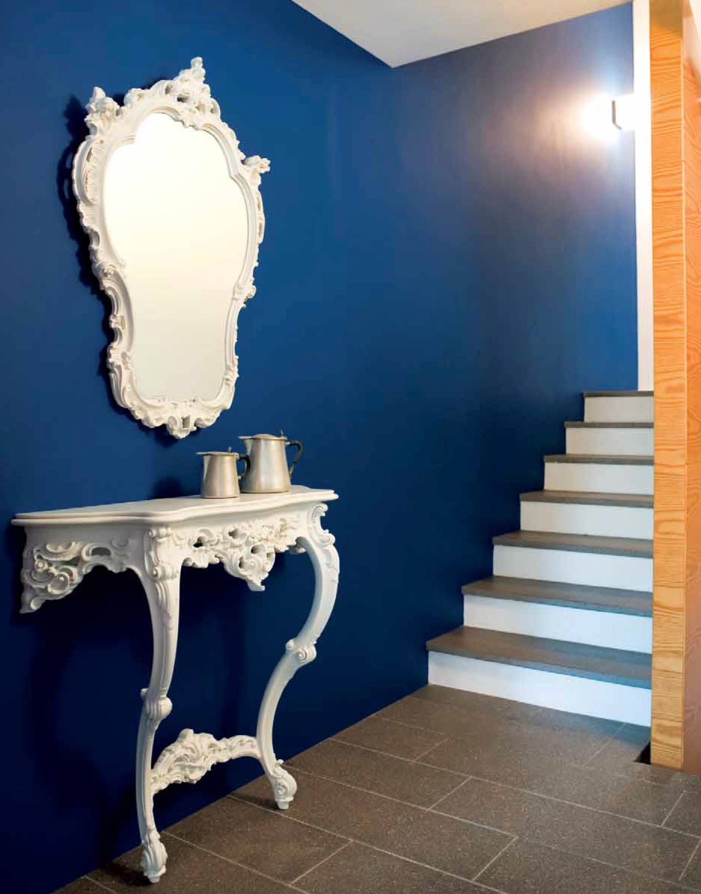 Цвета: Синий Ива Кляйна в оформлении интерьера