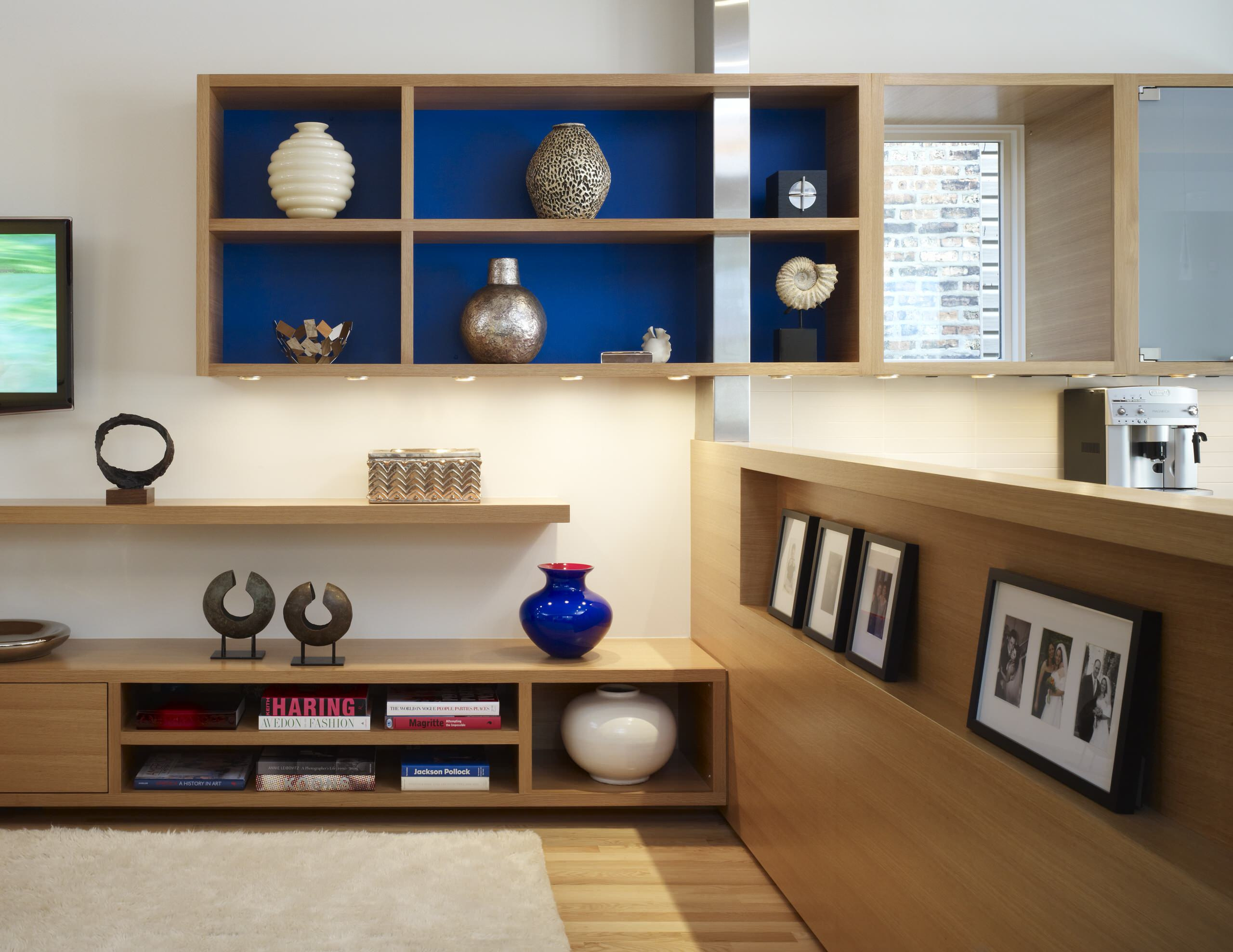 Цвета: Синий Ива Кляйна в оформлении интерьера