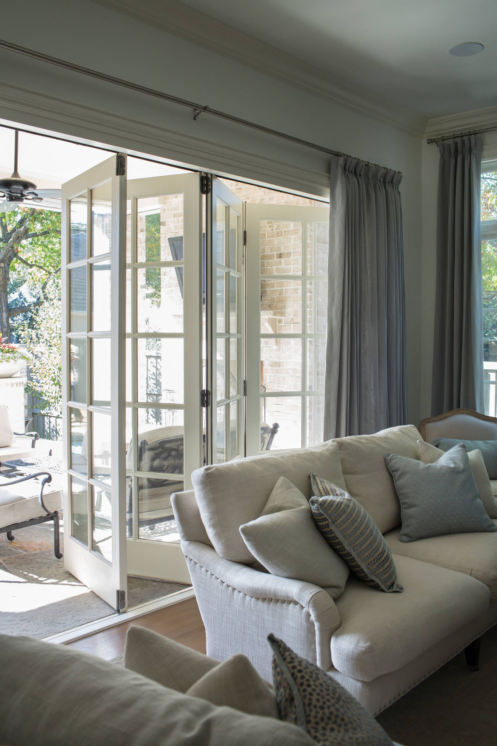 Быть или не быть: Раздвижные межкомнатные двери в интерьере