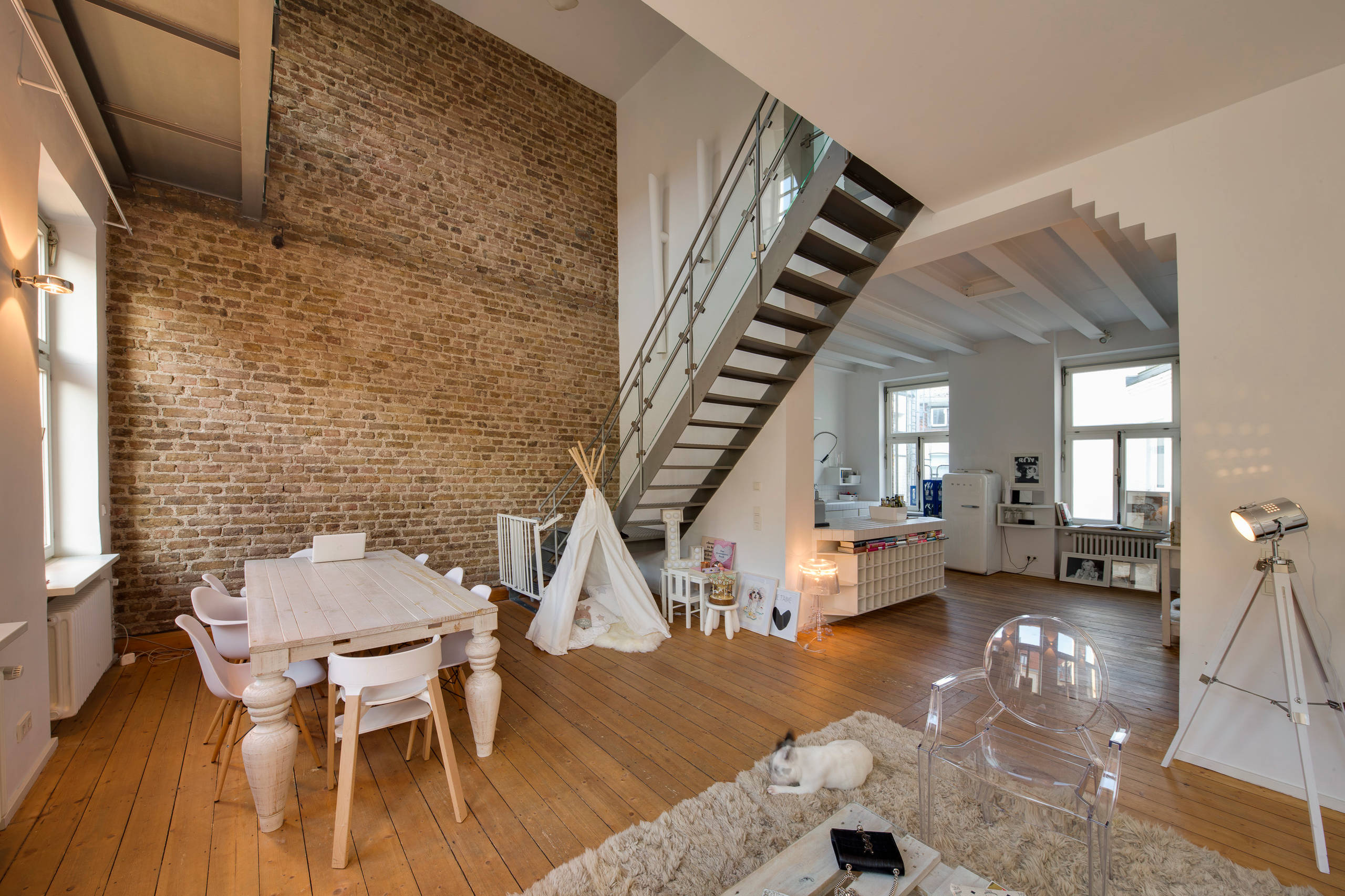 Houzz Германия: Кёльнская квартира-лофт, где царят мода и белый цвет