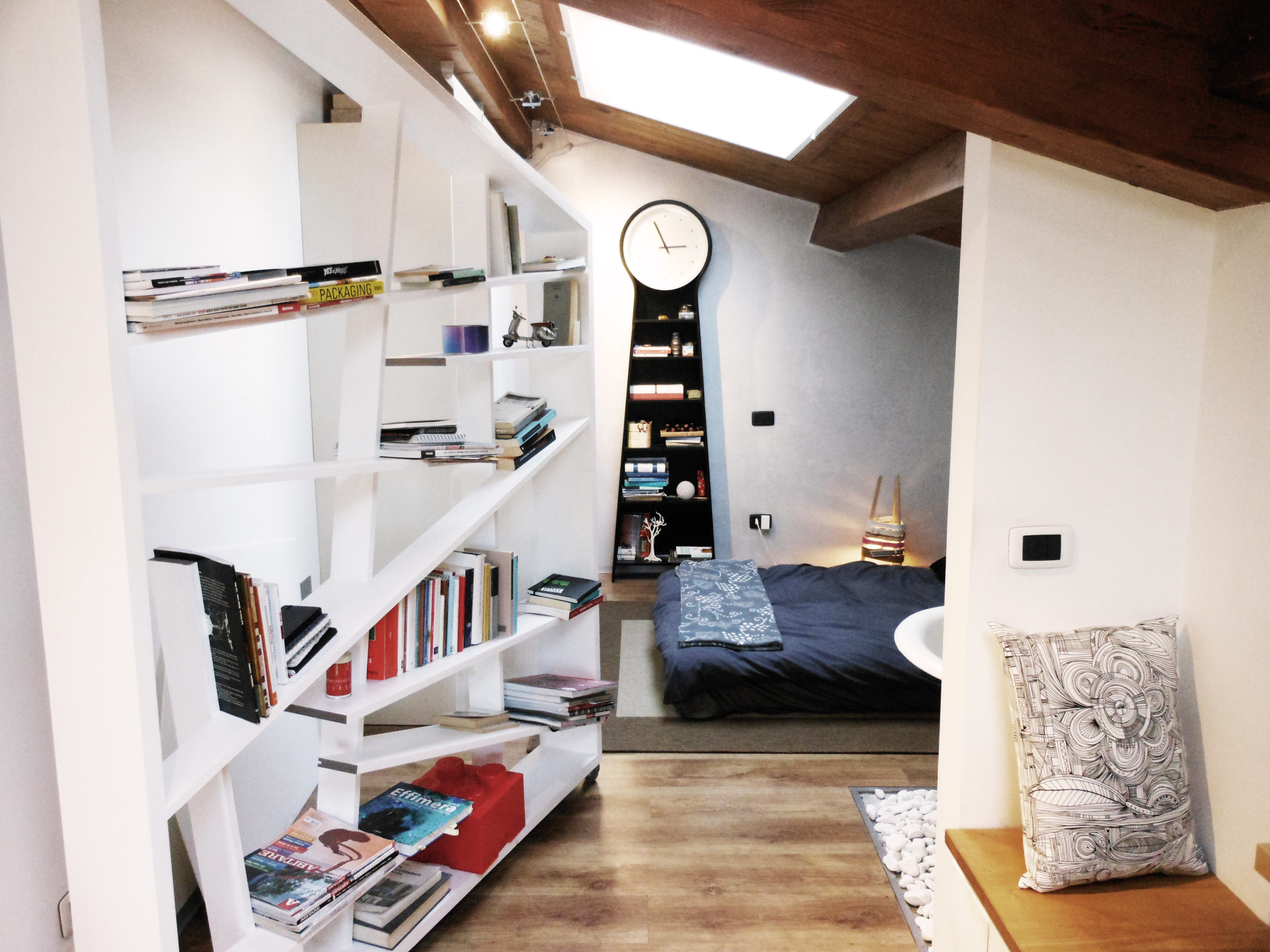 Houzz Италия: Уютная мансарда на месте заброшенного чердака в Риме