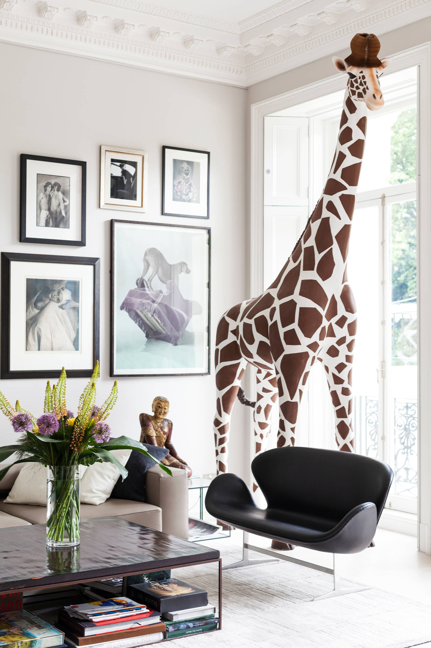 Houzz Британия: Лондонская квартира с жирафом и современным искусством