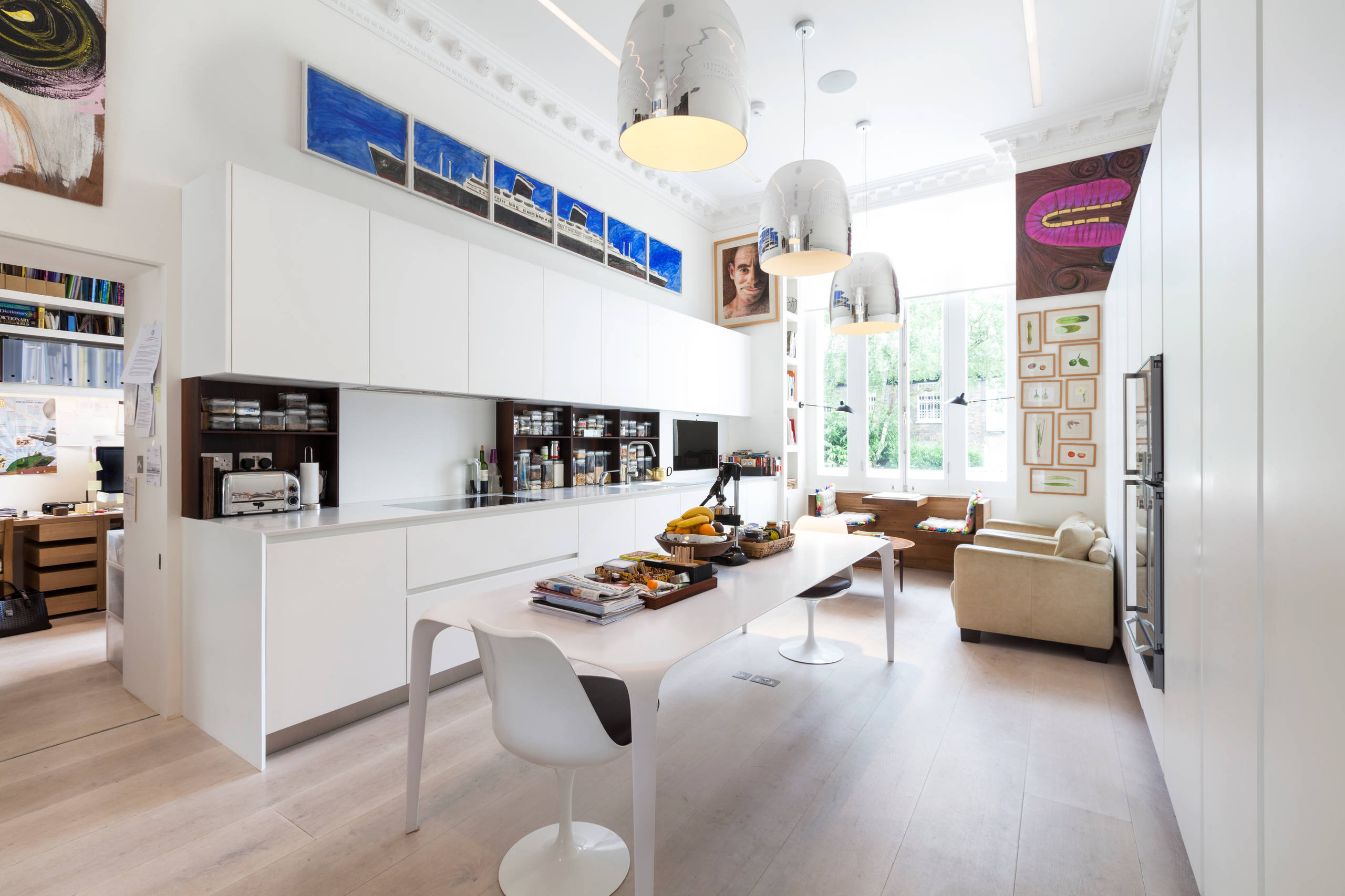 Houzz Британия: Лондонская квартира с жирафом и современным искусством