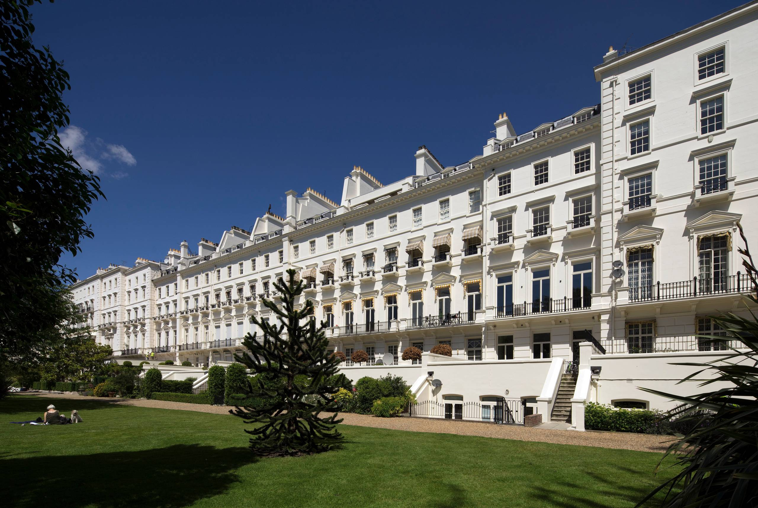 Houzz Британия: Лондонская квартира с жирафом и современным искусством