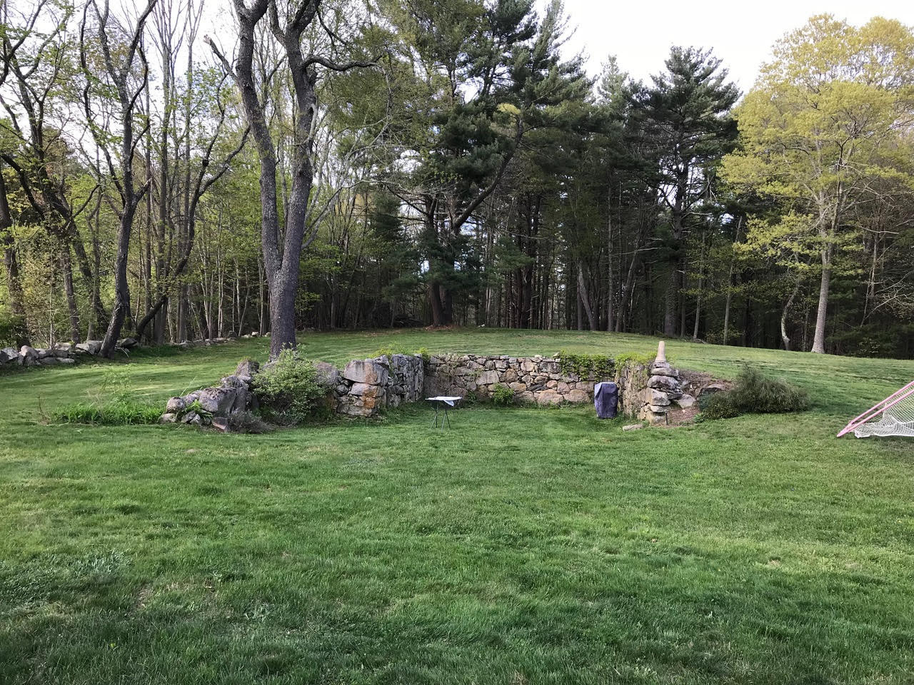 Сад недели: С фонтаном и развалинами древнего... сарая