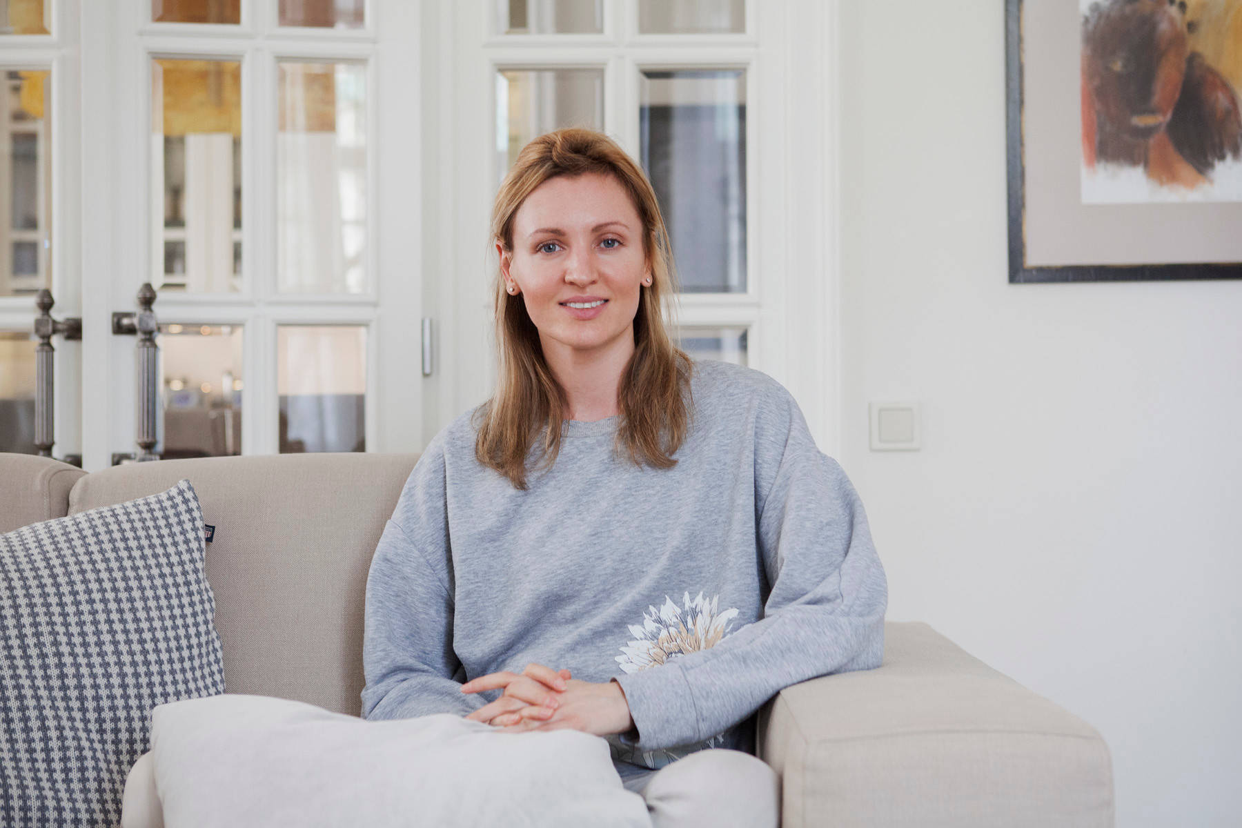 В гостях: Интерьер с торшером-«рогом» и «окном радости»