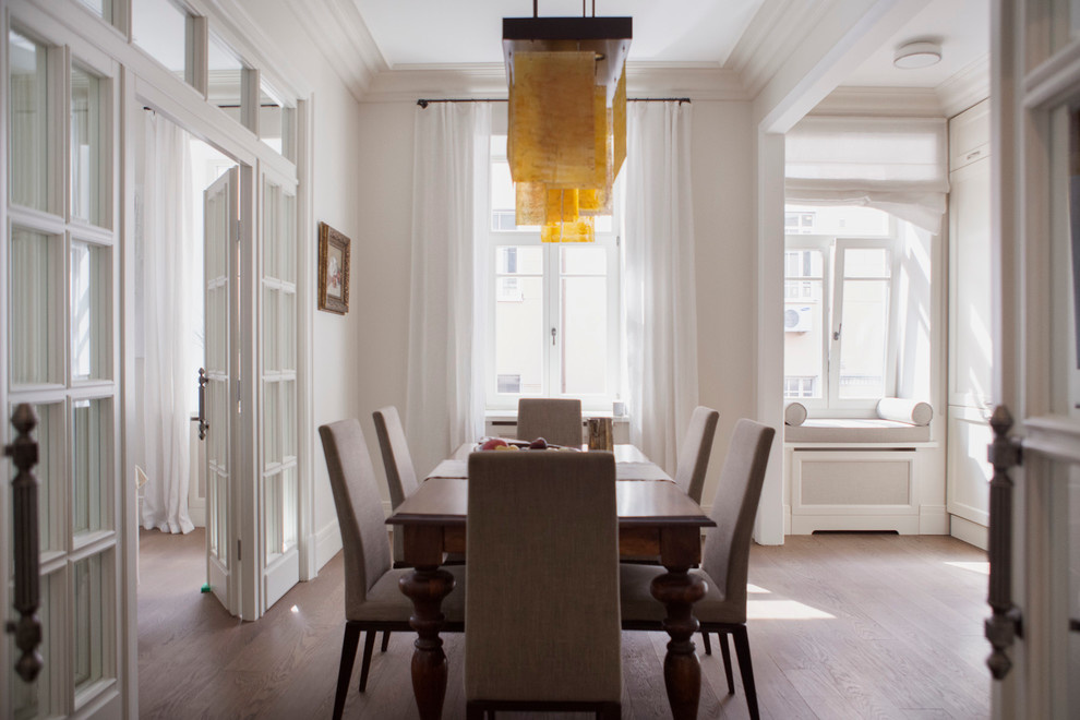 В гостях: Интерьер с торшером-«рогом» и «окном радости»