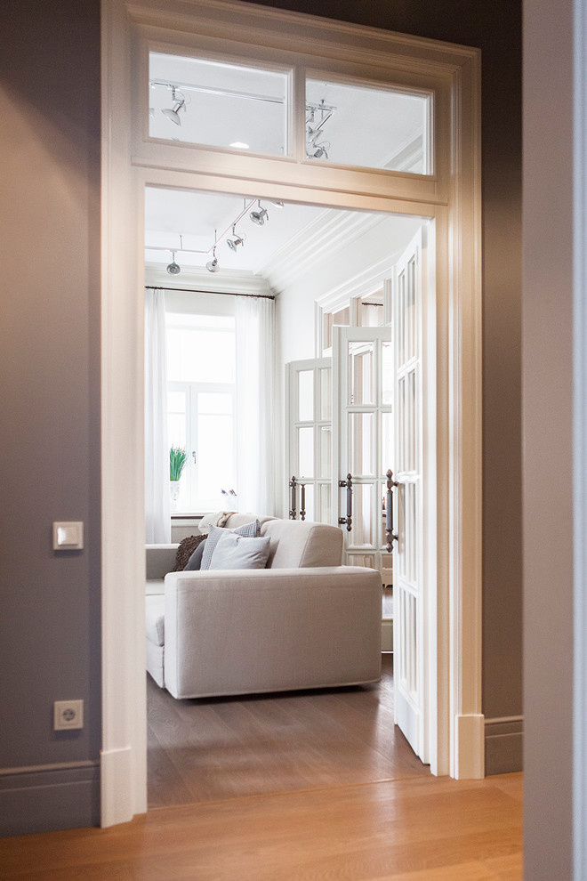 В гостях: Интерьер с торшером-«рогом» и «окном радости»