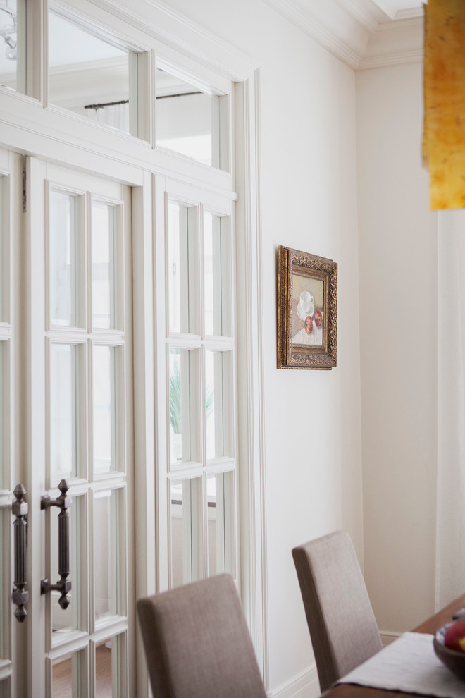 В гостях: Интерьер с торшером-«рогом» и «окном радости»