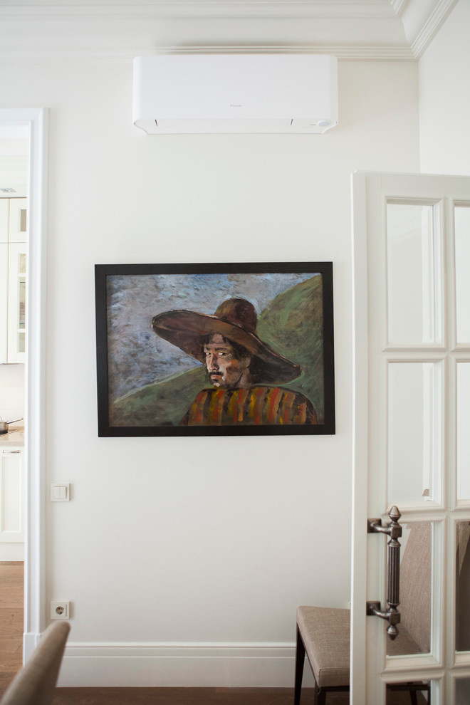 В гостях: Интерьер с торшером-«рогом» и «окном радости»