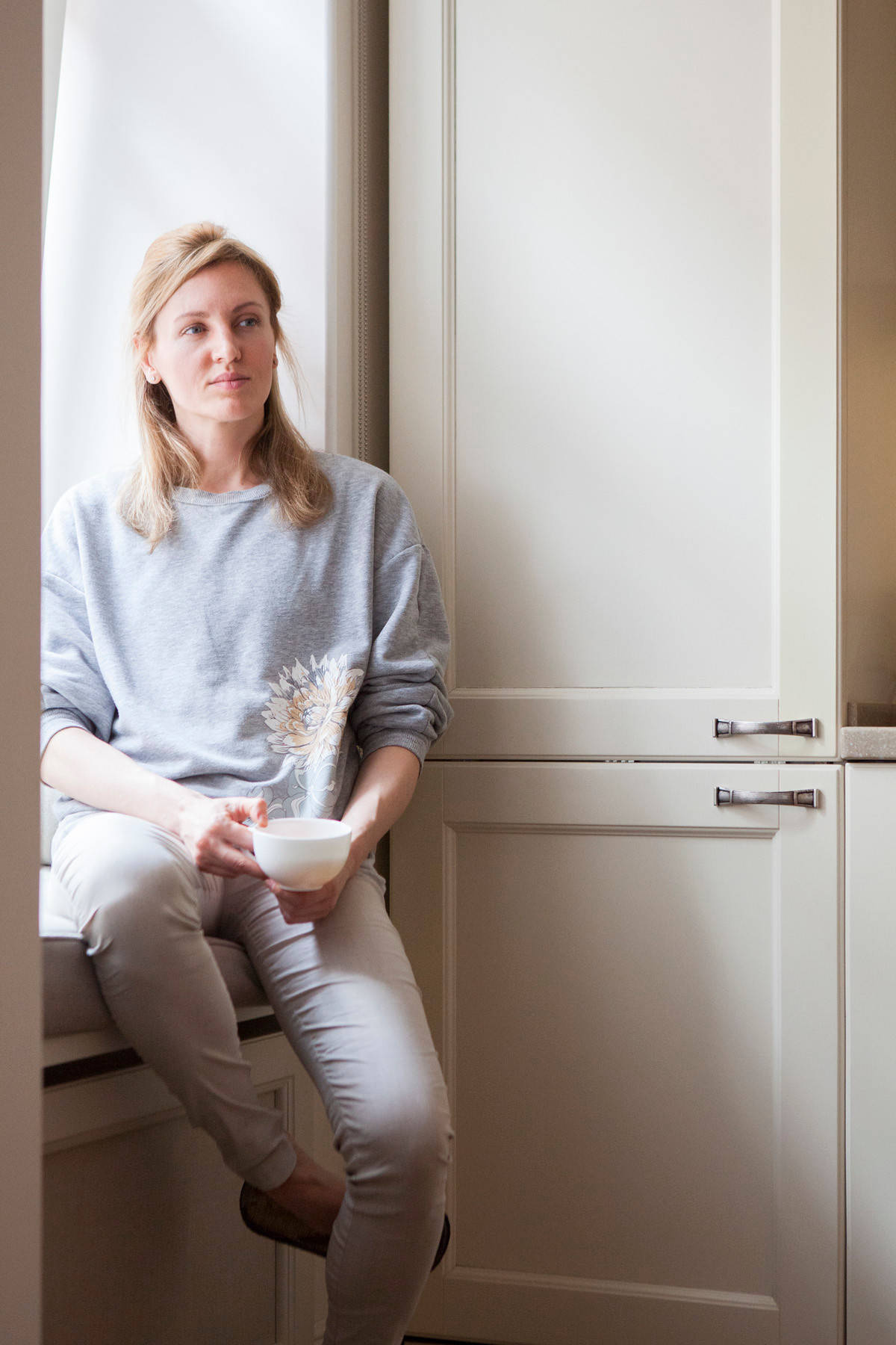 В гостях: Интерьер с торшером-«рогом» и «окном радости»