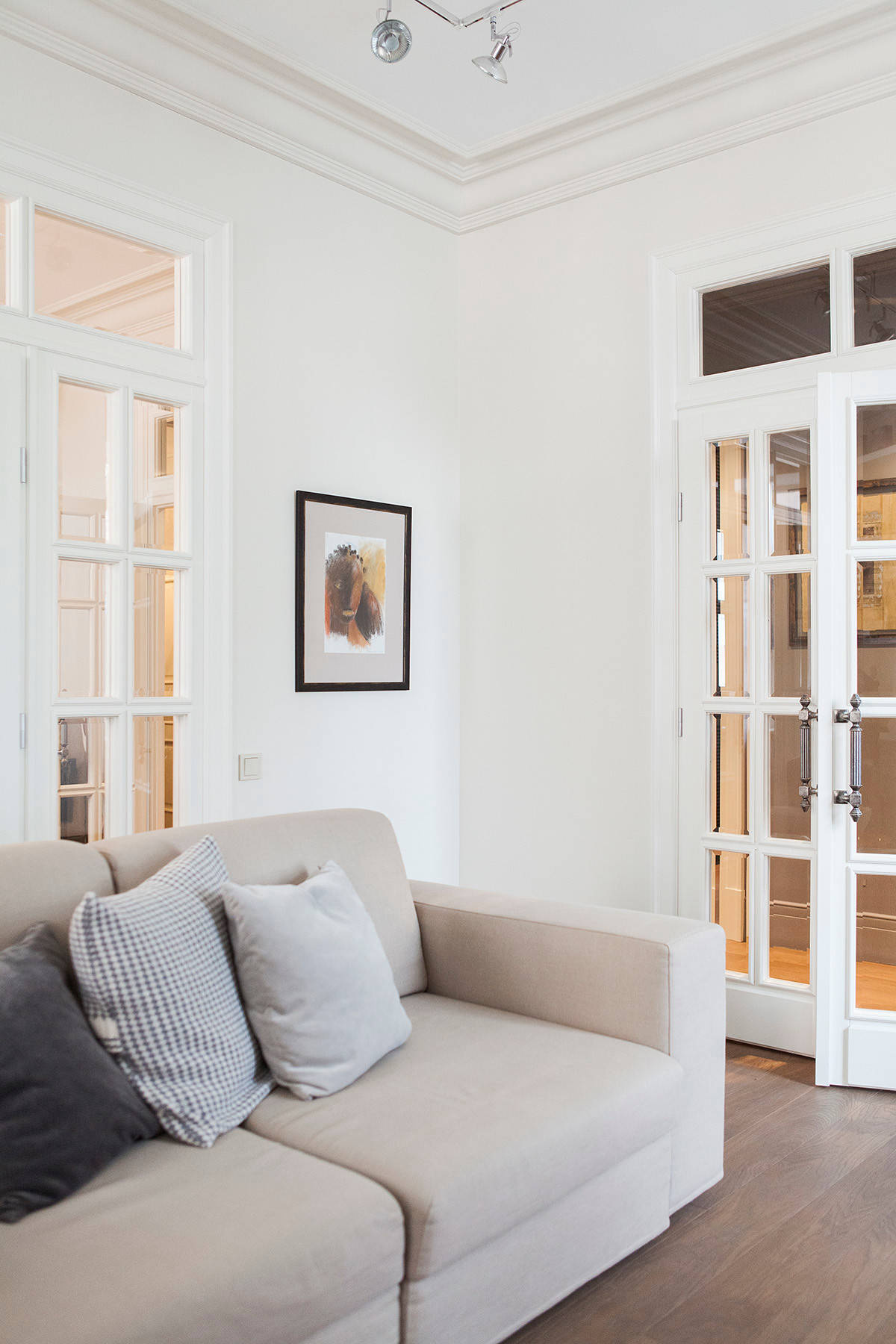 В гостях: Интерьер с торшером-«рогом» и «окном радости»