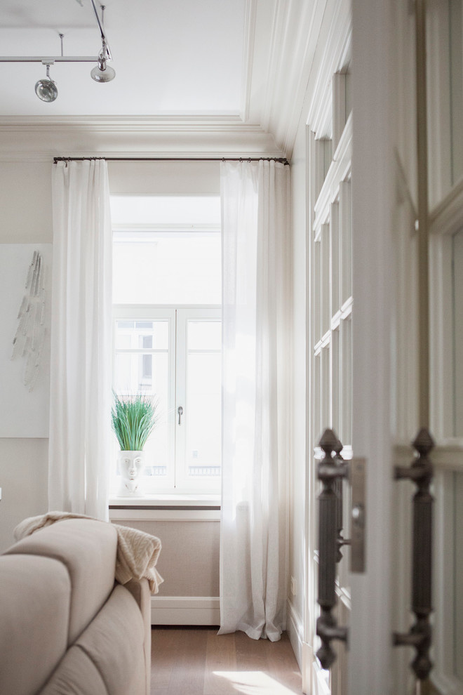 В гостях: Интерьер с торшером-«рогом» и «окном радости»