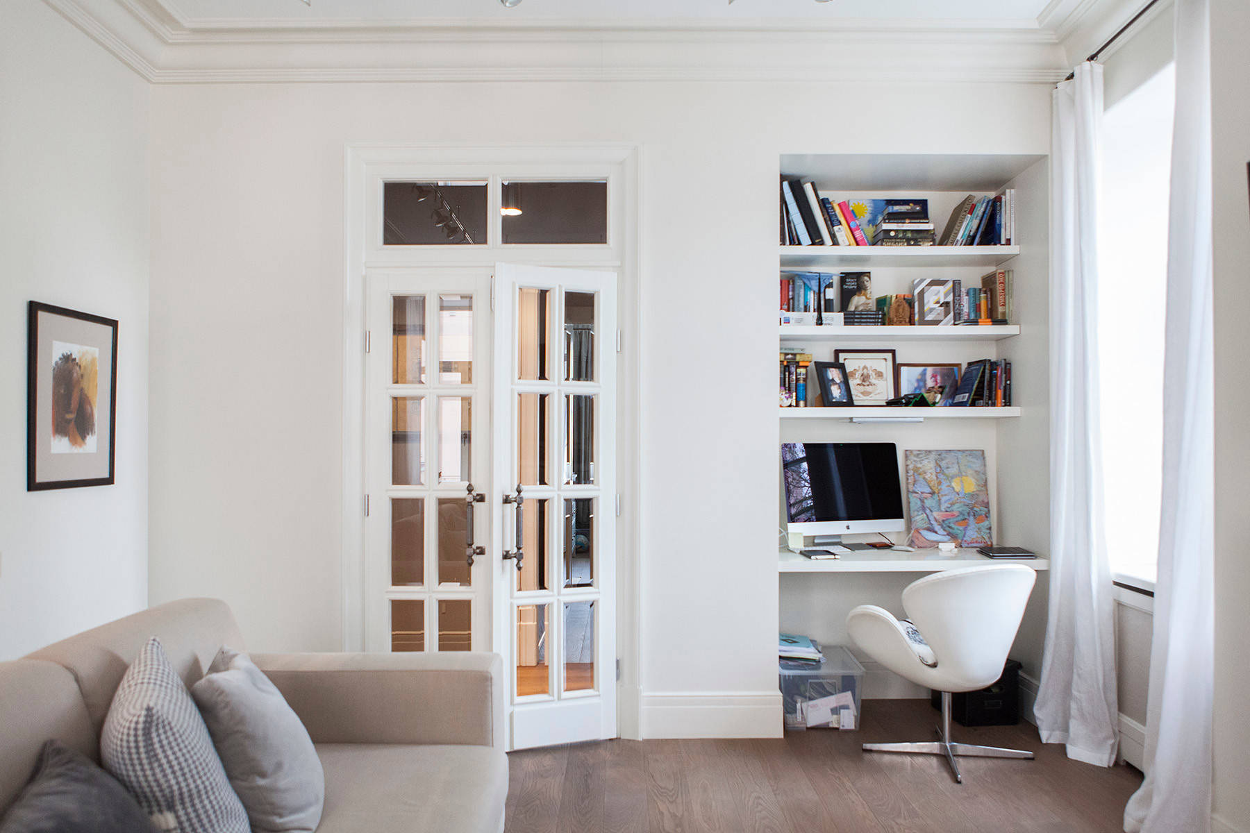 В гостях: Интерьер с торшером-«рогом» и «окном радости»