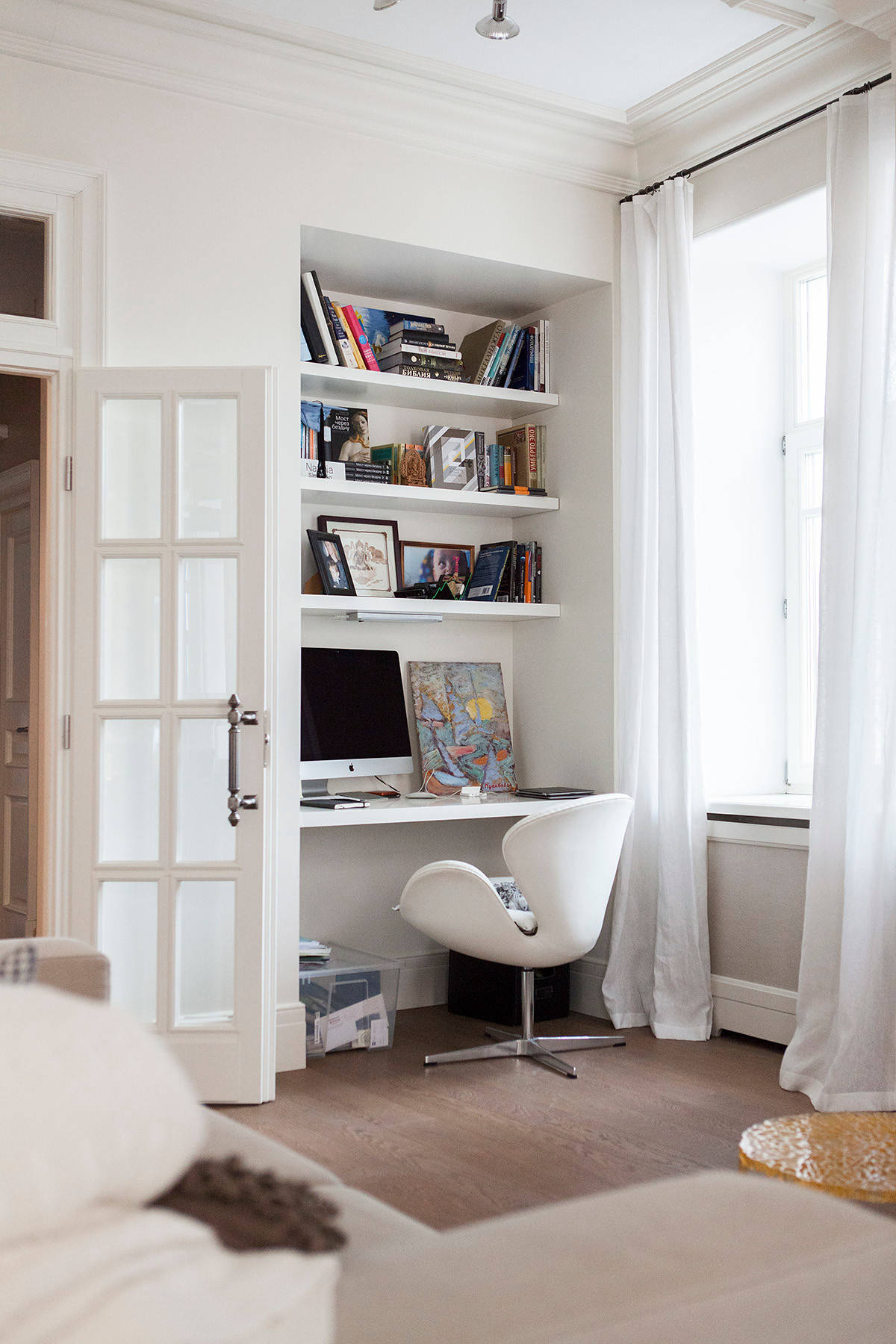 В гостях: Интерьер с торшером-«рогом» и «окном радости»