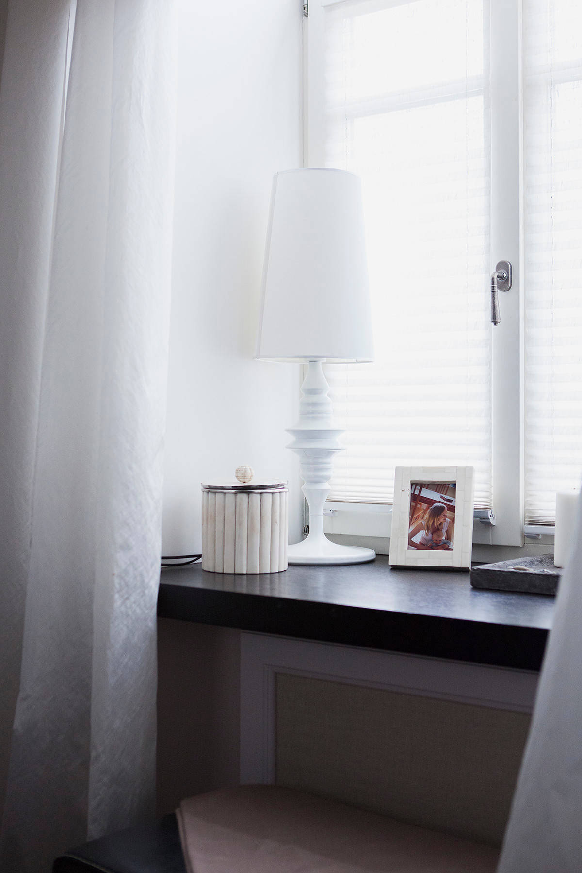 В гостях: Интерьер с торшером-«рогом» и «окном радости»