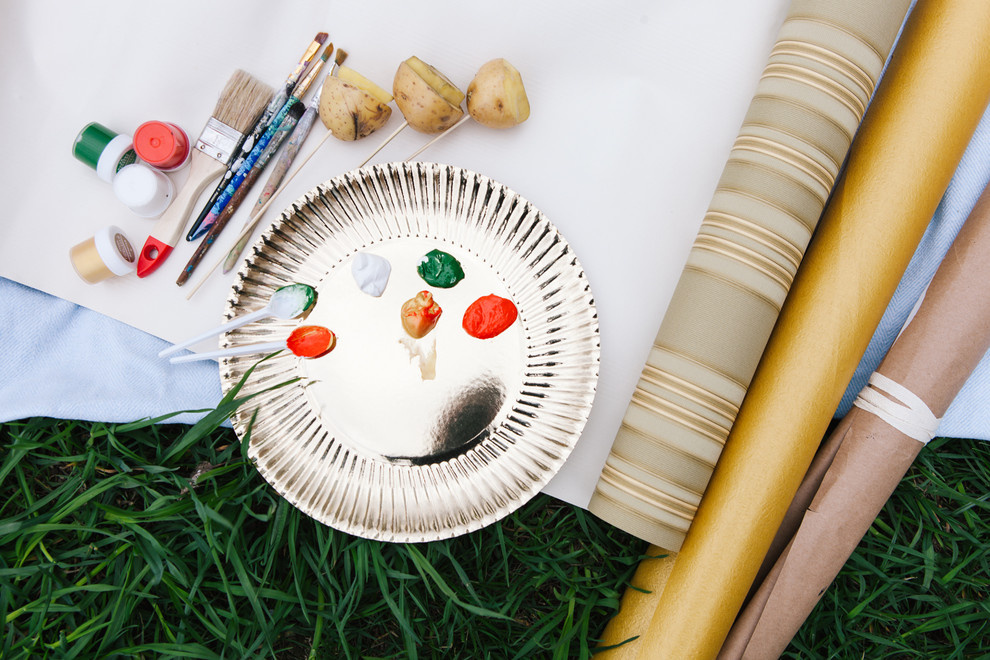 Своими руками: Рисуем картошкой на рулоне обоев