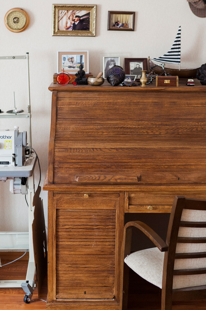 В гостях: Коллекция фонарей, винтажное бюро и петербургская эклектика