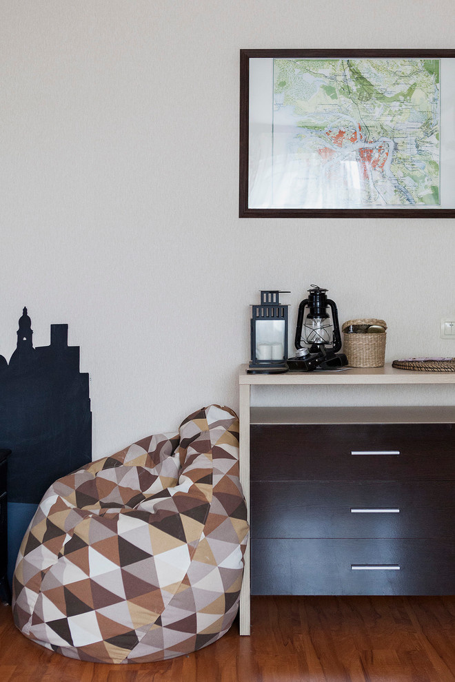 В гостях: Коллекция фонарей, винтажное бюро и петербургская эклектика