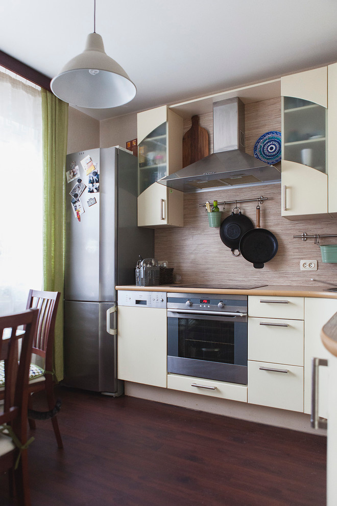 В гостях: Коллекция фонарей, винтажное бюро и петербургская эклектика