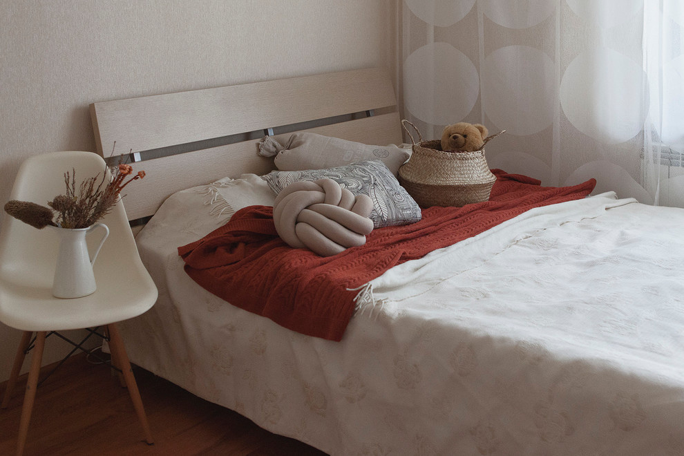 В гостях: Коллекция фонарей, винтажное бюро и петербургская эклектика