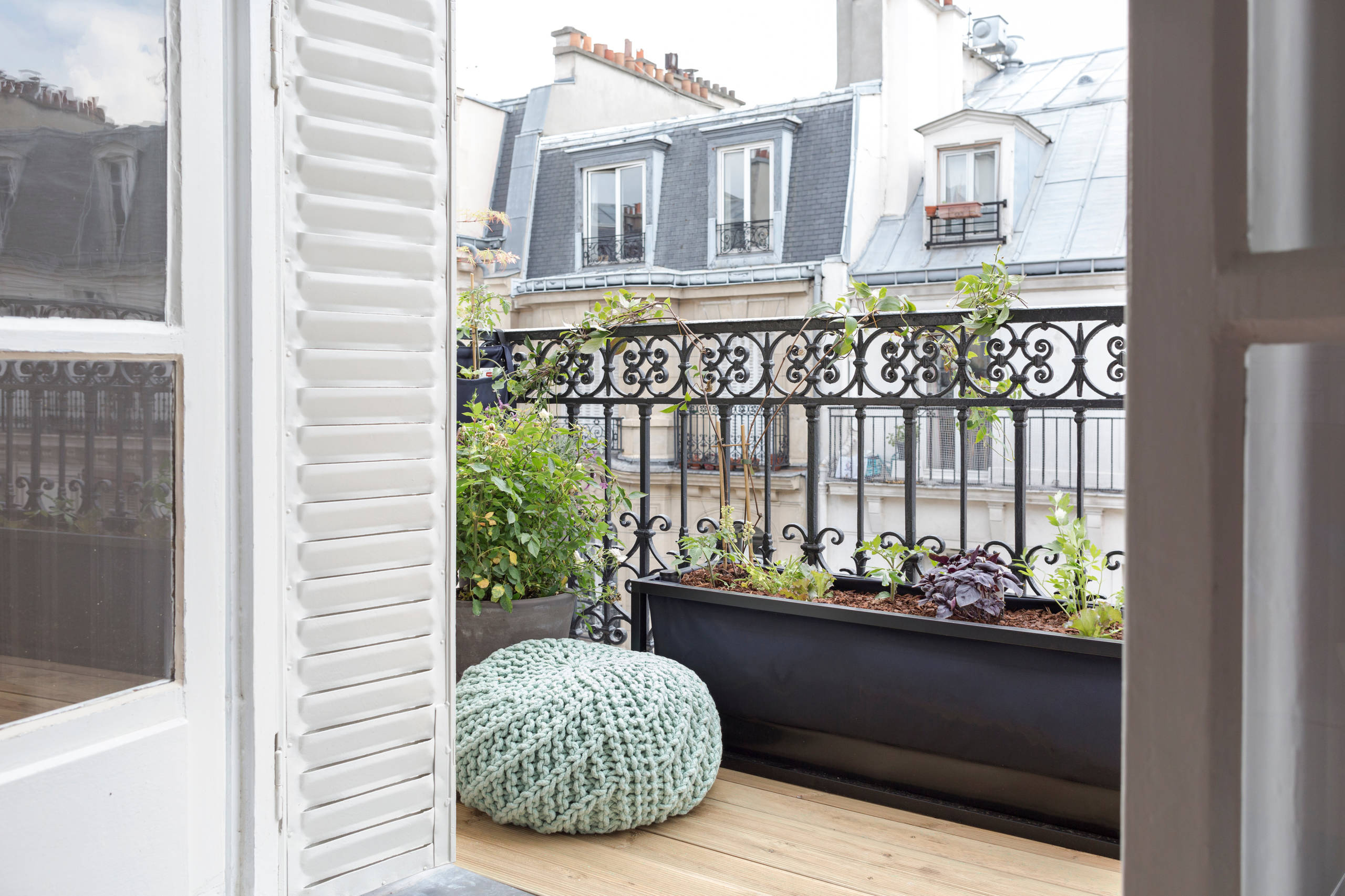 До и после: Балкон в Париже, где выращивают помидоры и мяту